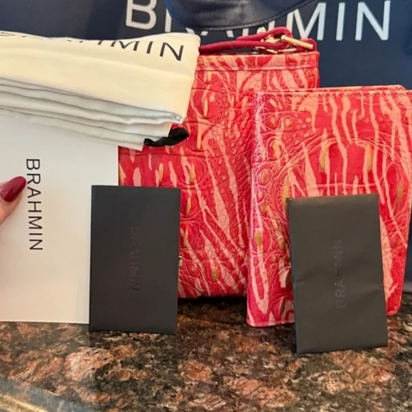 ❤🔹️Brahmin 🔹️Coral LoreleiBeloved Melbourne Croc Embossed Bag + Passport Set